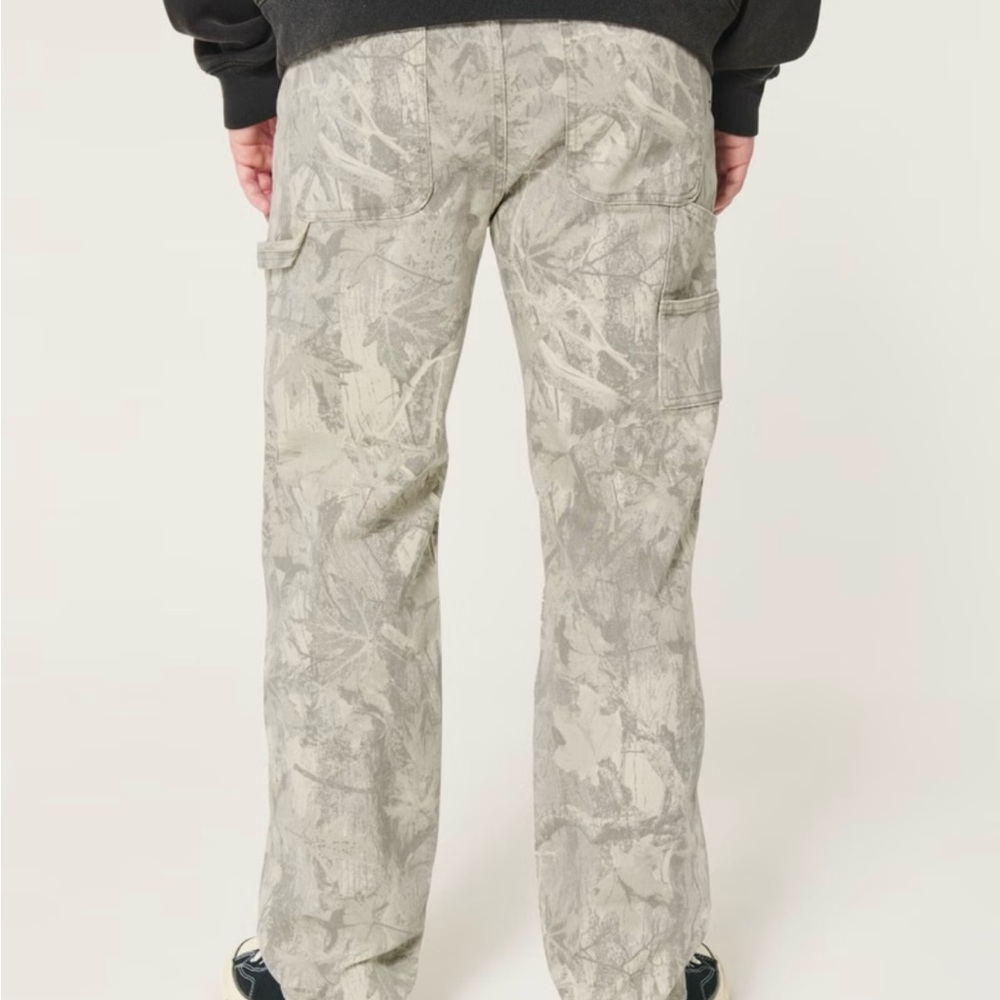 Hollister men’s loose carpenter pants - tan camo
